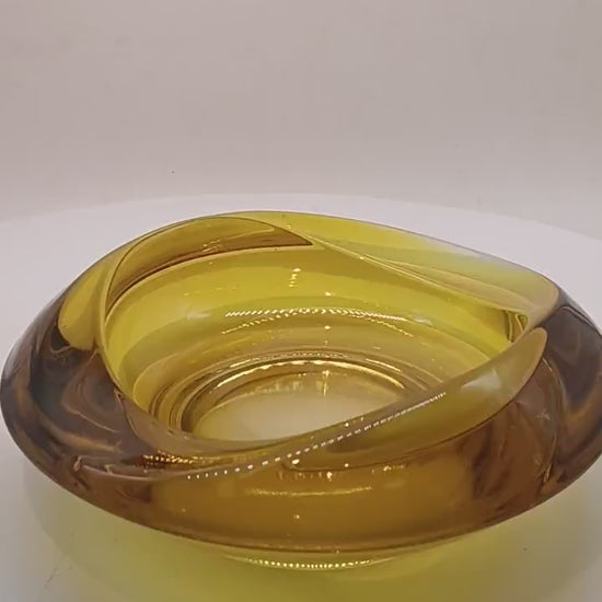 1960s Big Golden Yellow  Ashtray or Catch-all in Murano Glass. 17,5 cm. Made in Italy.