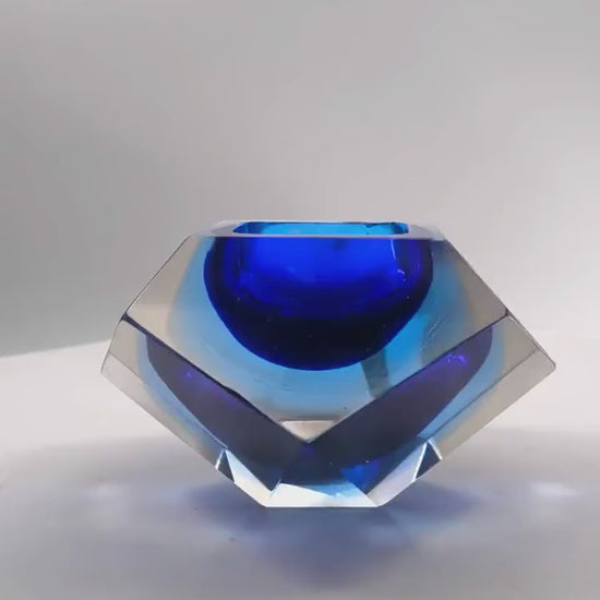 1960s Rare Ashtray in Uranium Murano Glass by Flavio Poli for Seguso.