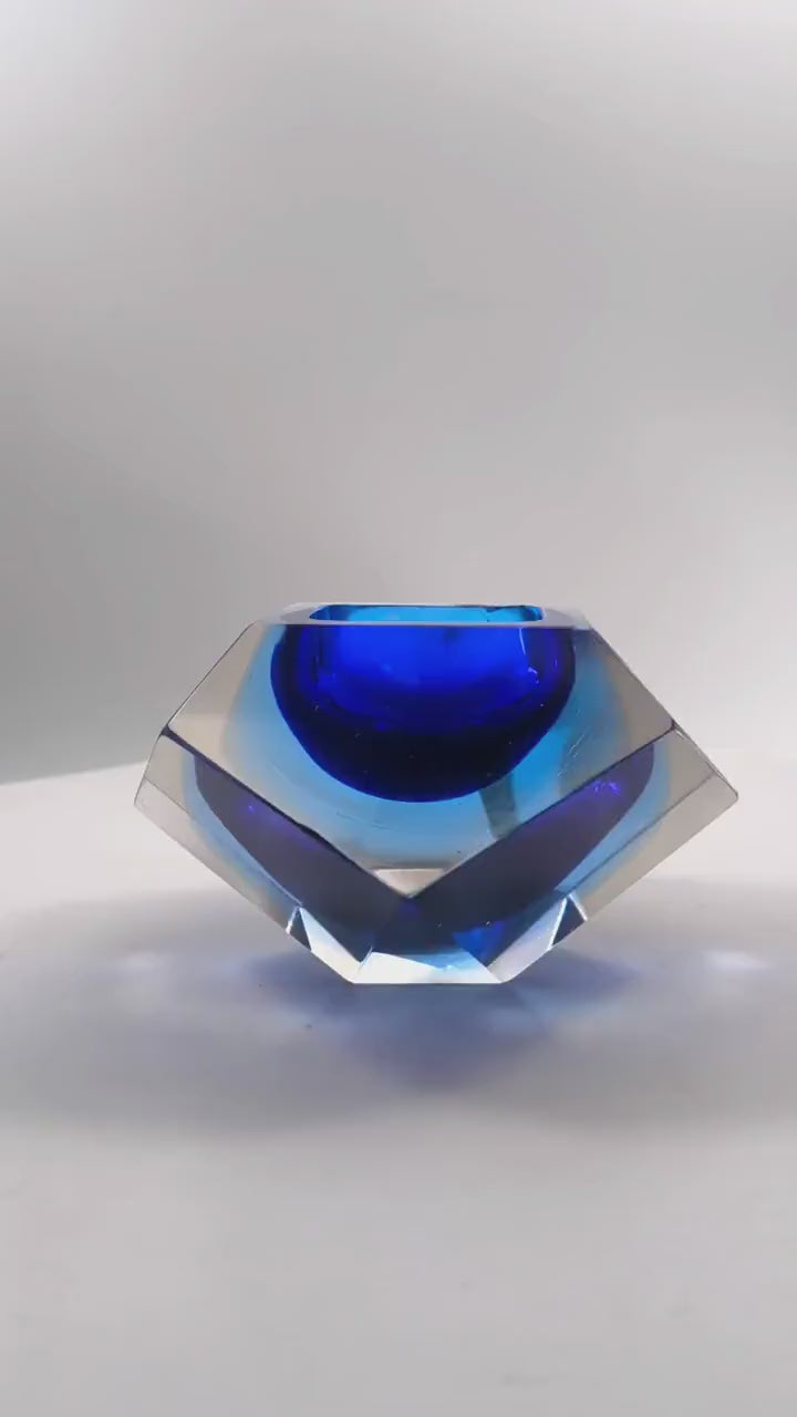 1960s Rare Ashtray in Uranium Murano Glass by Flavio Poli for Seguso.