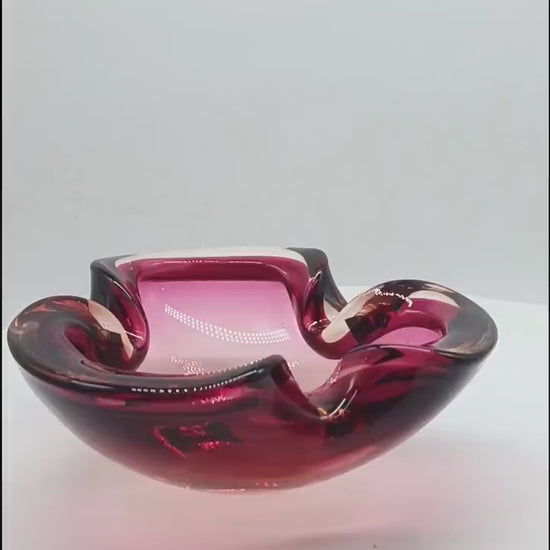 1960s Pink Ashtray or Catch-all in Murano Glass by Flavio Poli for Seguso. Made in Italy.