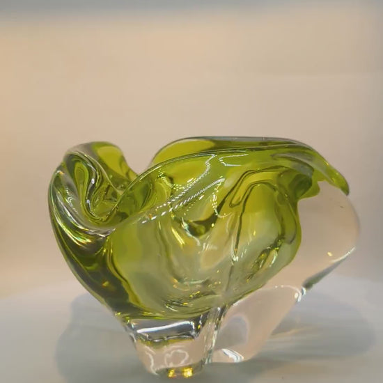 1950s Big  Triangular Ashtray - Centerpiece or Catch-all in Murano Glass by Flavio Poli. Made in Italy. 20 x 17 x 13,5 h cm / 2,8 kg.