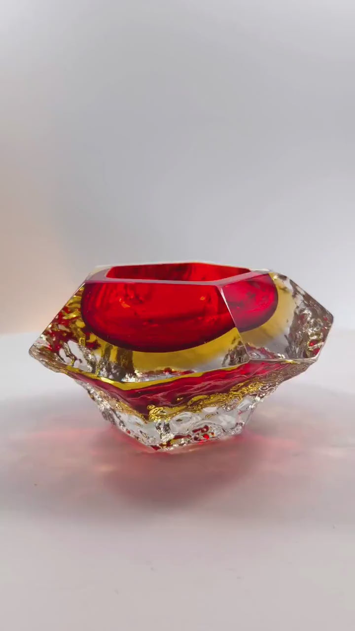1960s Stunning Ashtray in Murano Glass by Flavio Poli for Seguso.