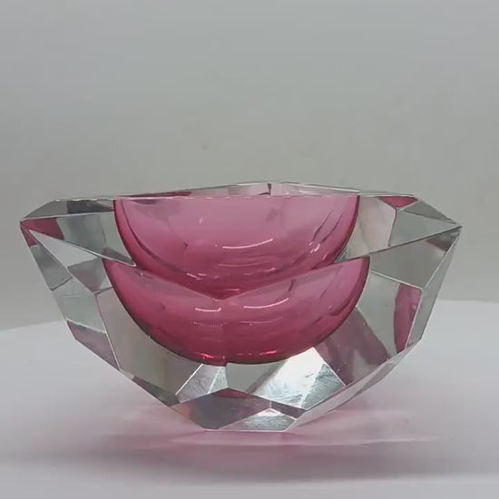 1960s  Rare Pink Multifaceted Triangular Ashtray or Catch-all in Murano by Flavio Poli for Seguso. Made in Italy.