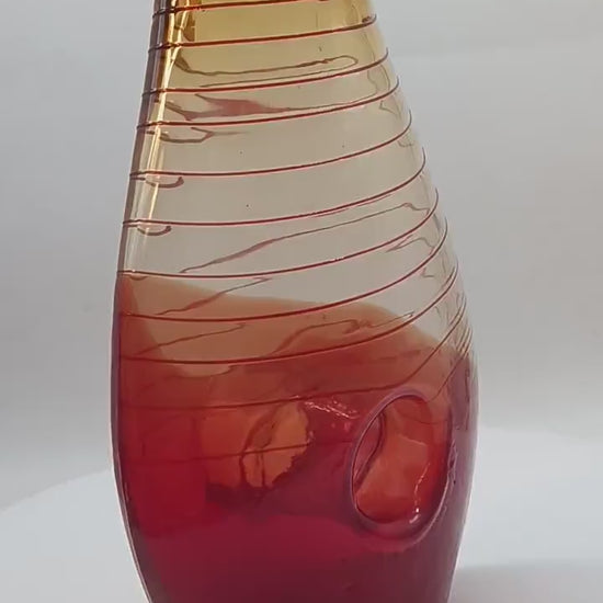 1970s Stunning Vase in hand-worked Murano Glass. Made in Italy.