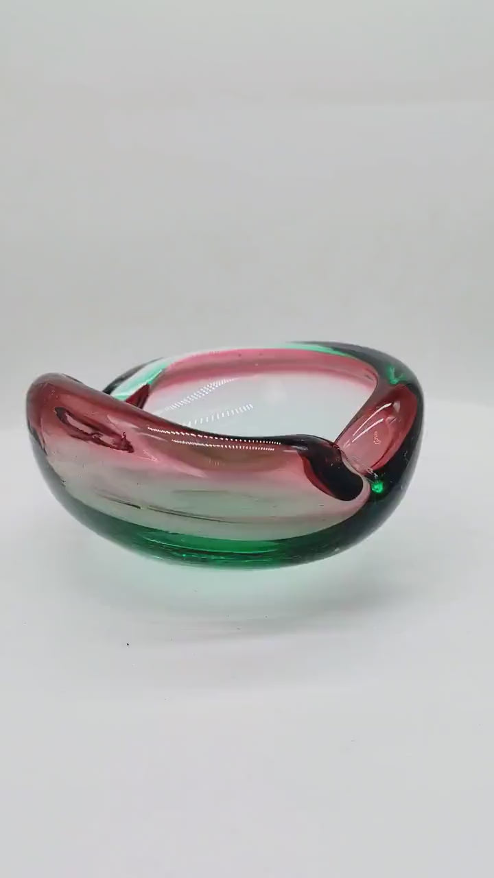 1960s Pink and Green Ashtray or Catch-all in Murano Glass. Made in Italy.