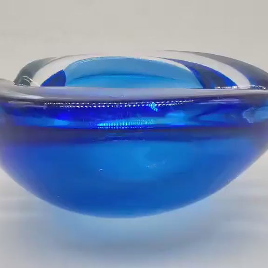1960s Sunning Heart-shaped Ashtray or Catch-all in Murano Glass by Flavio Poli for Seguso. Made in Italy.