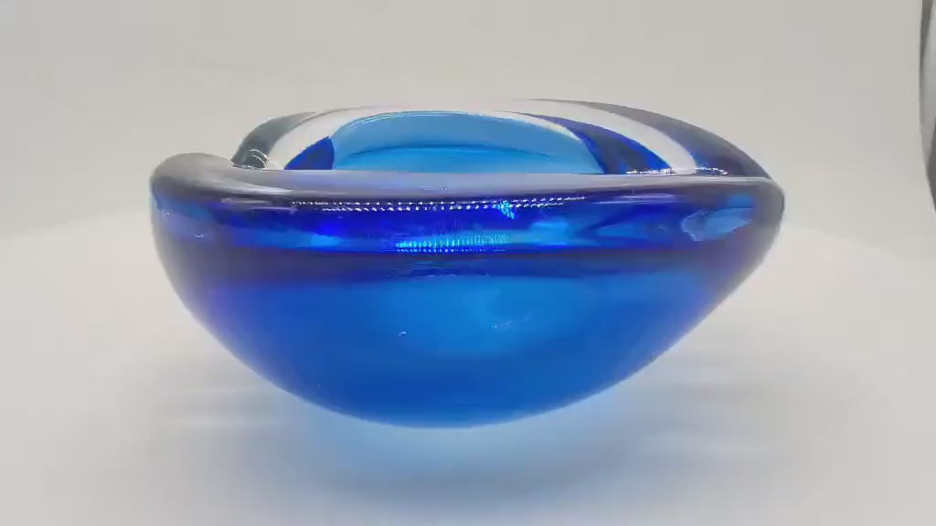 1960s Sunning Heart-shaped Ashtray or Catch-all in Murano Glass by Flavio Poli for Seguso. Made in Italy.