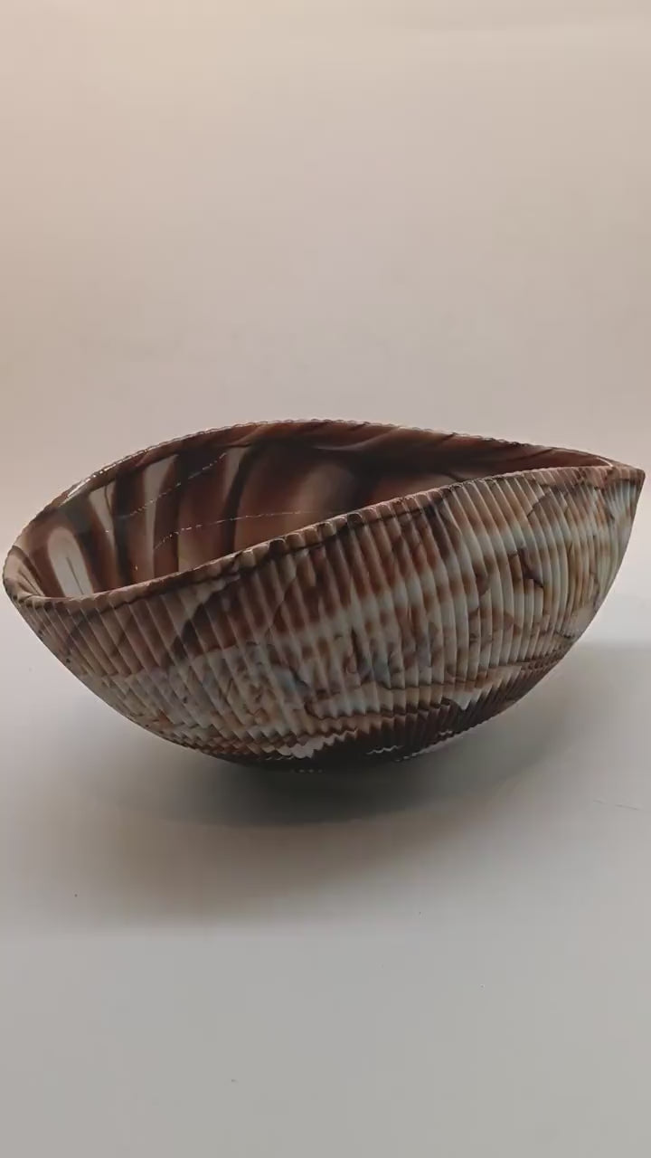 1970s Shell Ashtray - Empty Pocket in hand-worked Murano Art Glass. Made in Italy .  Original Label - 18 cm / 7.08 inches.