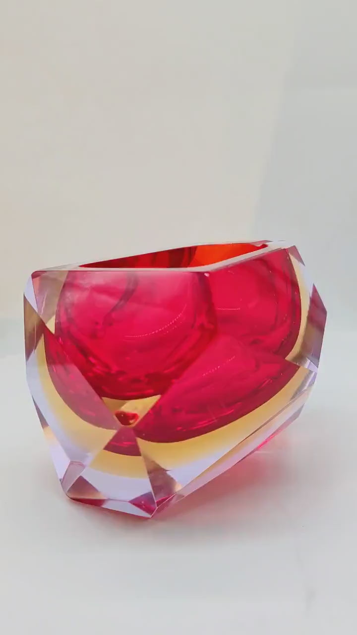 1960s Asymmetric  Ashtray or Catch-all in Murano Glass by Flavio Poli for Seguso. Made in Italy.