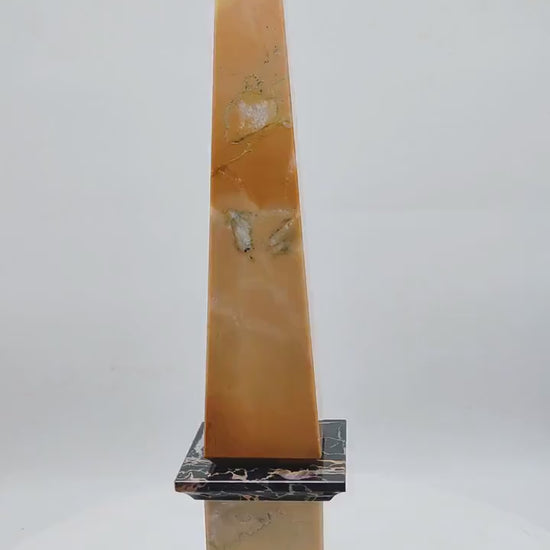 1970s Stunning Big Obelisk in Hand Carved Yellow Marble of Siena and Black Marble of Portoro. Made in Italy. 42,5 cm - 16.73 h inches.