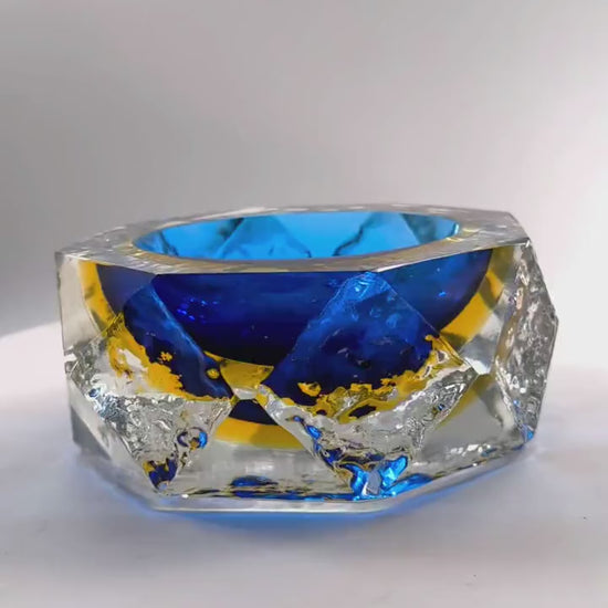 1960s Large Uranium Multifaceted  Ashtray in Handcrafted Murano Glass by Mandruzzato.