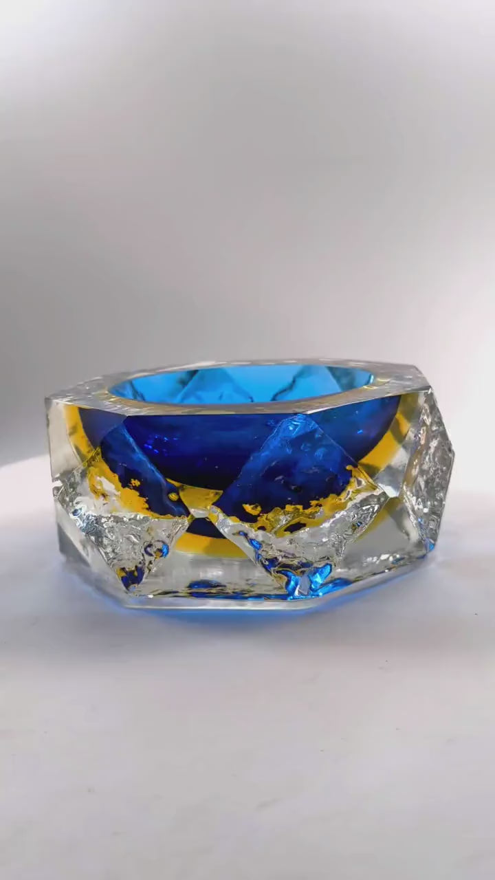 1960s Large Uranium Multifaceted  Ashtray in Handcrafted Murano Glass by Mandruzzato.