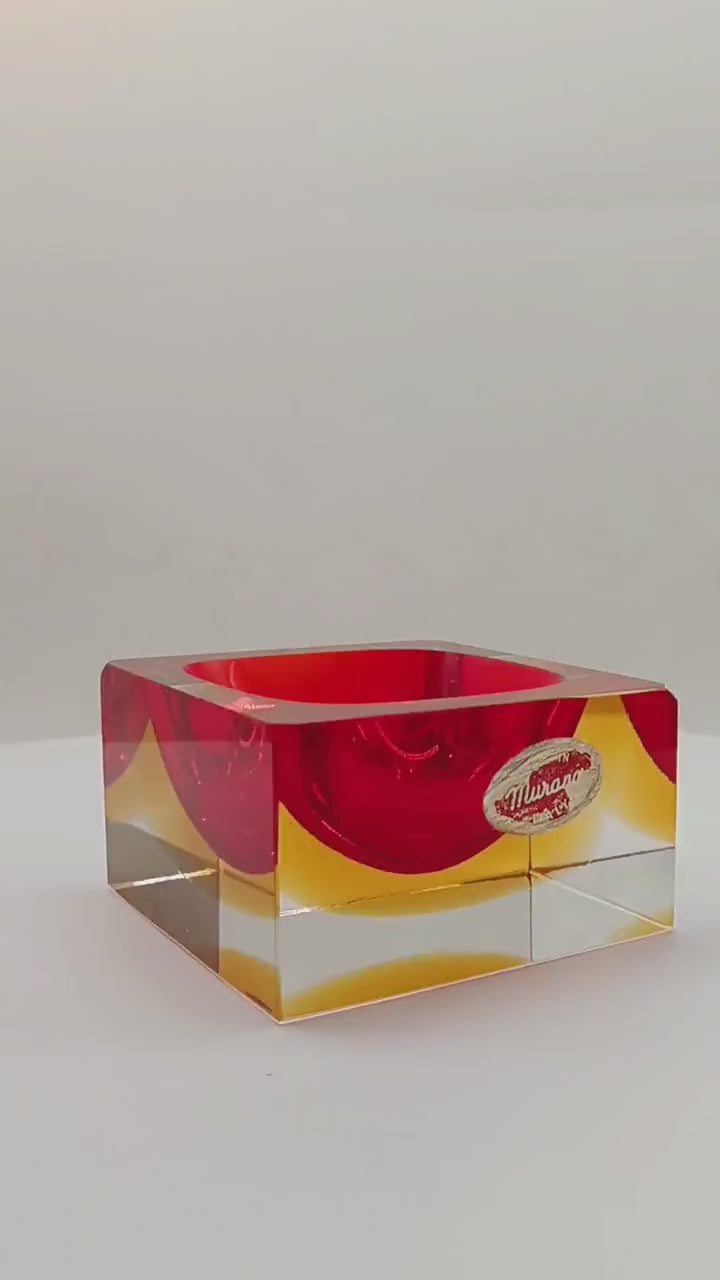 1960s Stunning Handcrafted Square Ashtray or Catch-all in Murano Glass by Flavio Poli for Seguso.